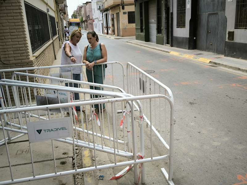 Visita de la alcaldesa de Benetsser, Eva Sanz, a las obras de Iberdrola.EPDA