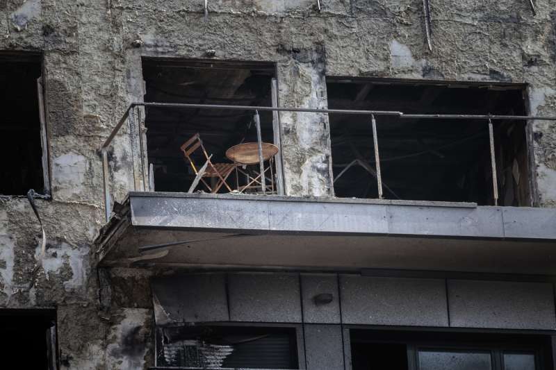 Imagen del balcn de una de las viviendas incendiadas. EFEBiel Alio
