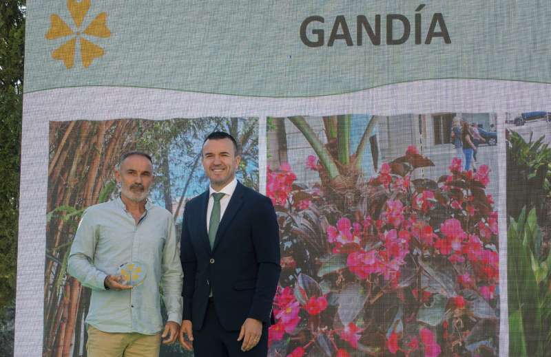 Vicent Momp participa en el reconocimiento que Viles en Flor ha hecho a Ganda por sus acciones a favor de los espacios verdes pblicos
