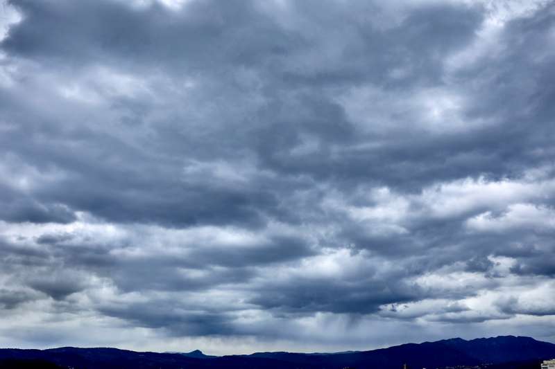 Imagen de archivo de un cielo nuboso. EFE/ Natxo Frances

