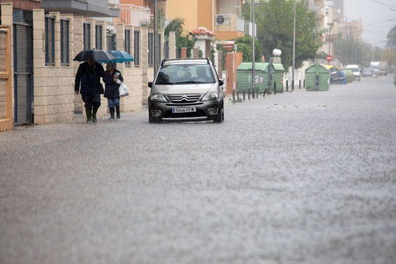 Imagen de una calle inundada en Gandia (Valencia). EFENatxo Francs