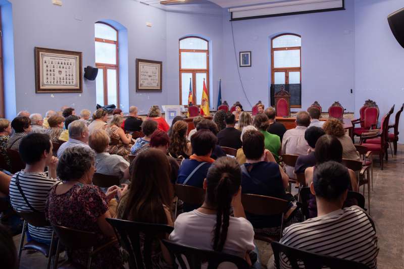 Presentacin del poemario de Mar Vilalta en el saln de plenos del Ayuntamiento de Cheste.  EPDA