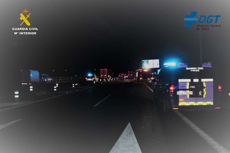 La Guardia Civil intercepta en Moixent al hombre que circul� 27 kil�metros en direcci�n contraria por la autov�a.  Foto: Guardia Civil