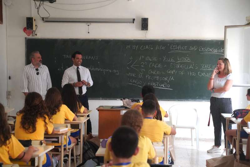 El alcalde de Paterna, Juan Antonio Sagredo, visita a los alumnos. EPDA