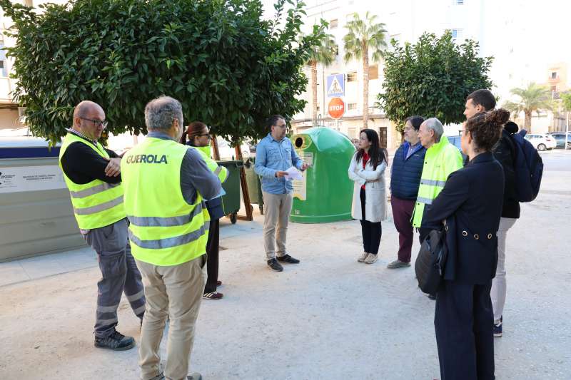 L?alcaldessa, Lorena Silvent, visita un dels punts. EPDA