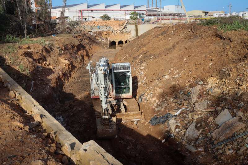 Labores de reparación en las zonas afectadas del municipio de Torrent. / EPDA