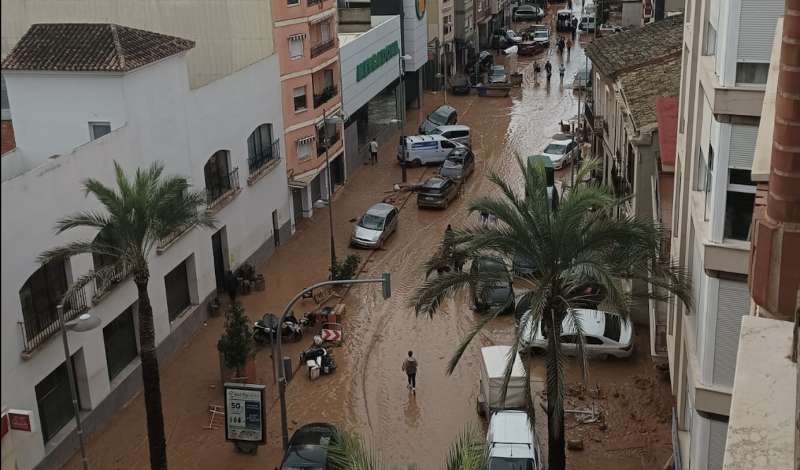 Cam Reial de Catarroja, la arteria principal del municipio. EPDA