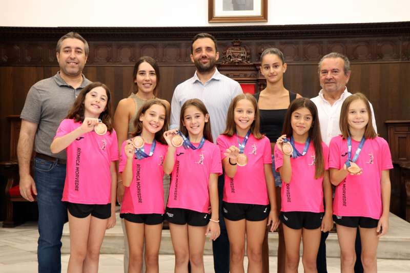 Las jvenes deportistas homenajeadas.  Foto: Aj. Sagunt