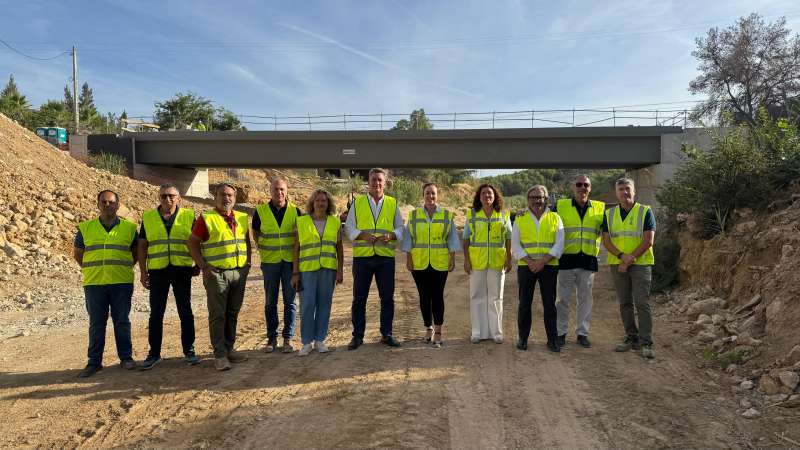 El conseller de Medio Ambiente, Infraestructuras y Territorio, Vicente Martnez Mus, en su visita a Godelleta para seguir el estado de las obras de reconstruccin.  EPDA