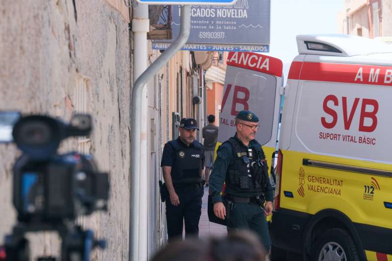 Agentes de la Polica Local durante una intervencin. EFEArchivo