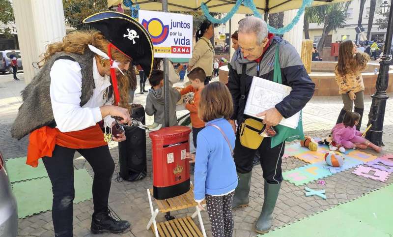 Actividad navidea para los nios de la Fundacin Juntos por la Vida. EFE