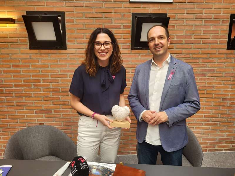 Aitana Mas junto al alcalde de Aldaia. /EPDA 