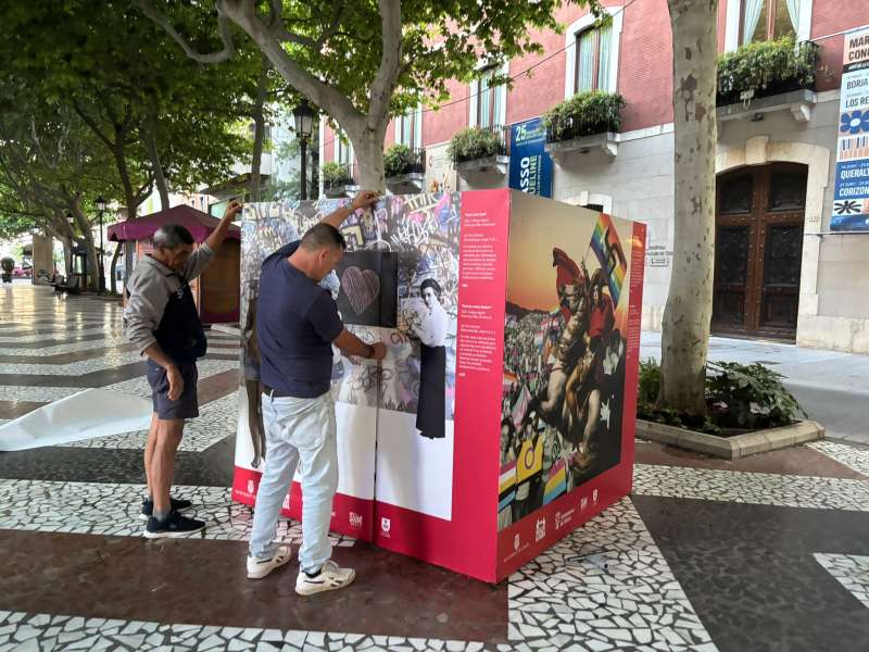 Reposici dels panells.  Foto: Natxo Francs