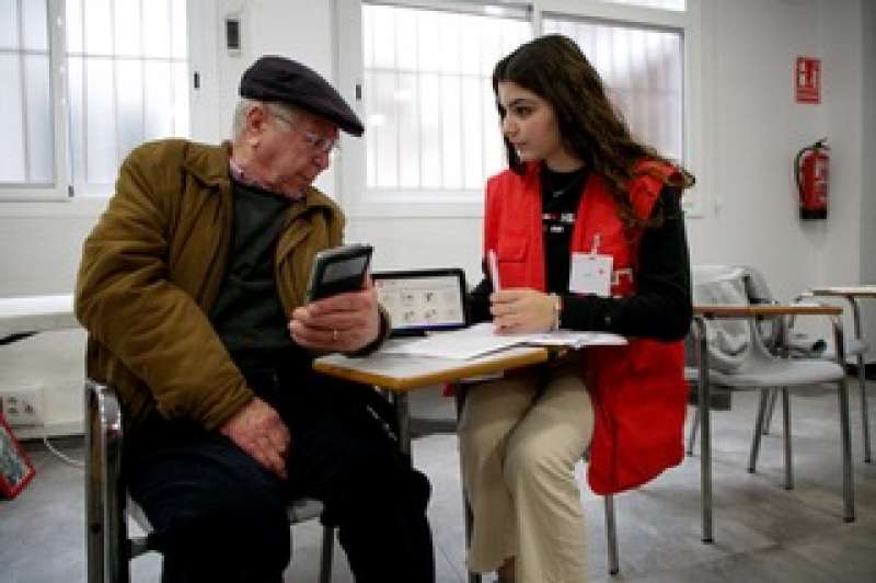 Acompaamiento a personas mayores por parte de Cruz Roja. EPDA