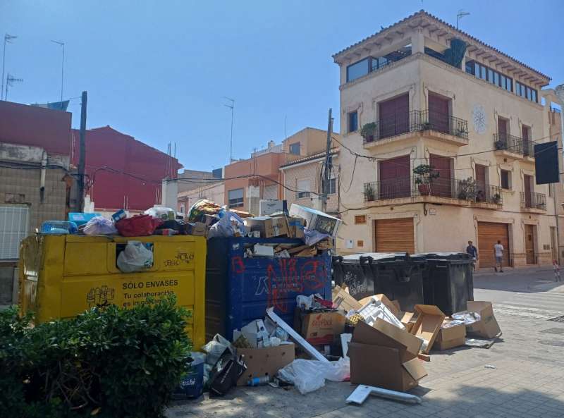 Estado de varios contenedores del Port de Sagunt en una imagen facilitada por Iniciativa Portea. 