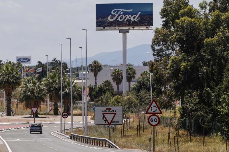 Acceso a la factoría de Ford en Almussafes (Valencia)