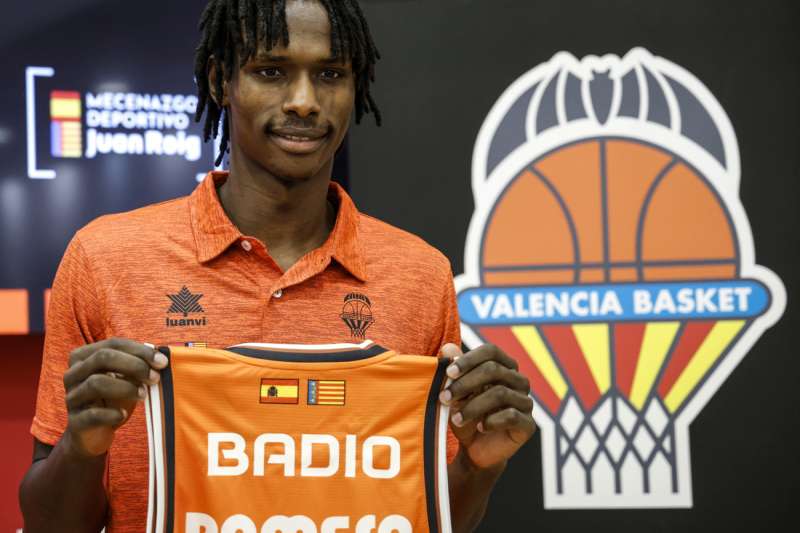 Badio, en su presentaci�n como jugador del Valencia Basket. EFEMiguel �ngel PoloARCHIVO
