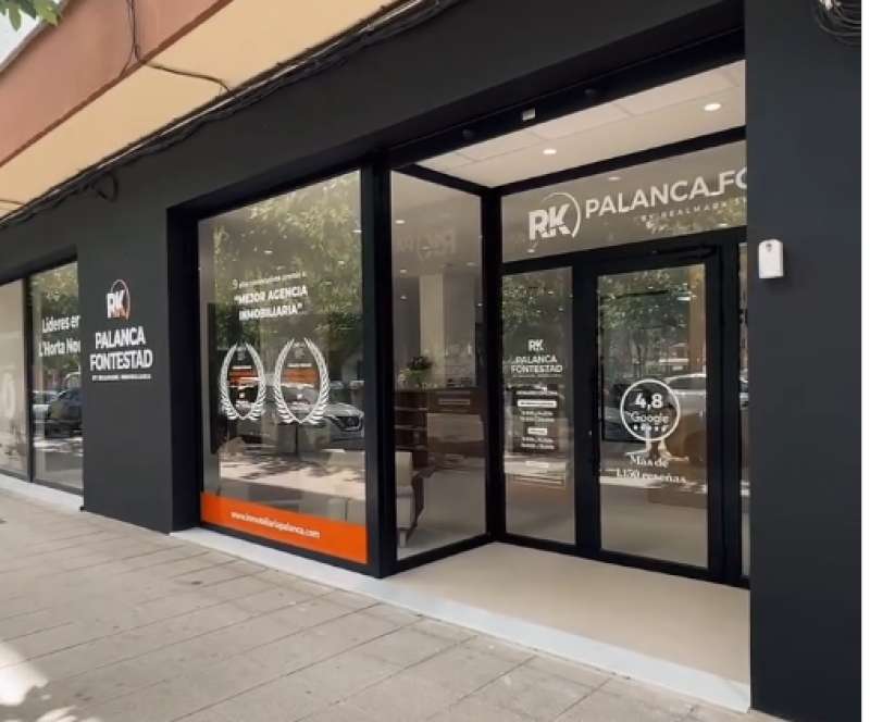 Fachada de la nueva tienda. EPDA