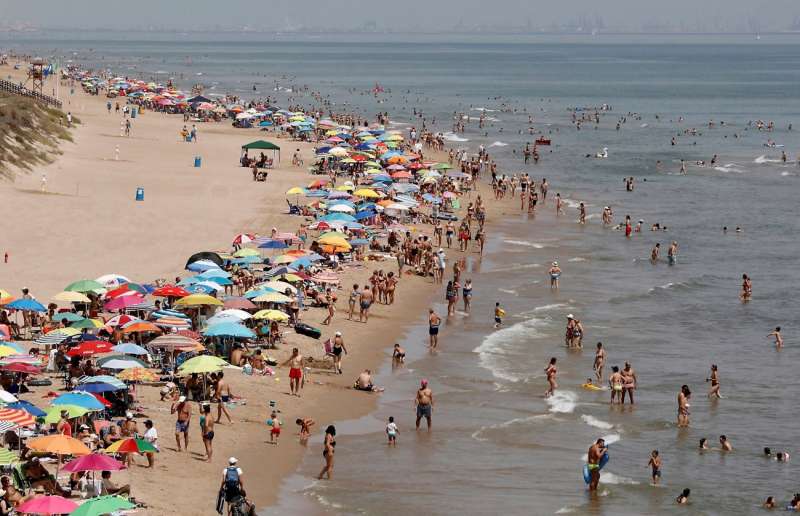 Imagen de archivo de una playa de Cullera. EFEJuan Carlos Crdenas