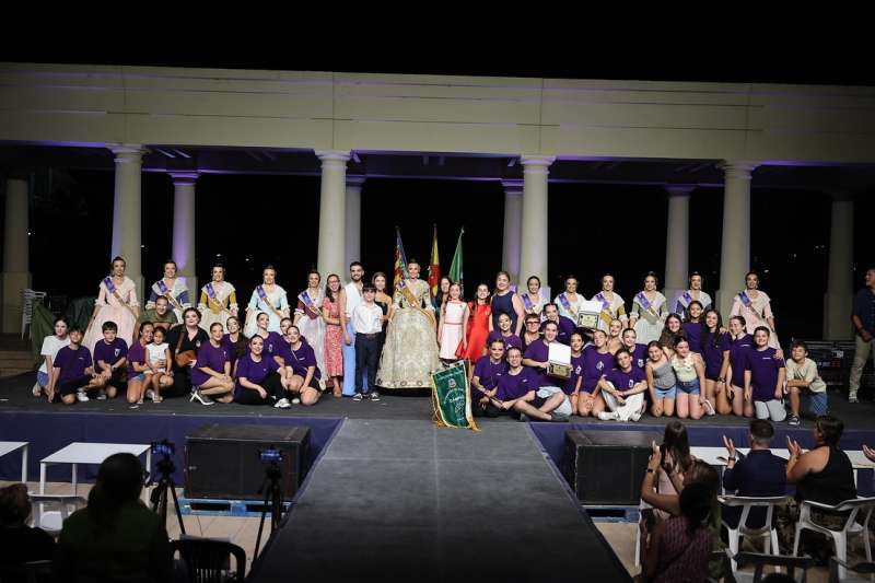 El grupo de playback de La Regi recoge el primer premio. JCF