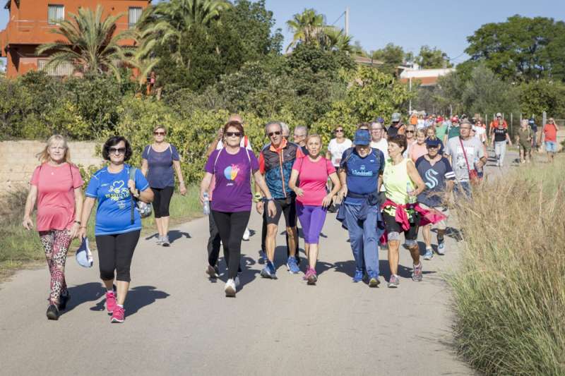 Un grup de participants en la ruta saludable. EPDA