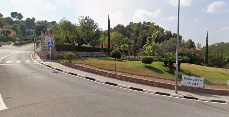 Entrada a la urbanizaci�n La Paz, en Gilet.  Fuente: Google Maps