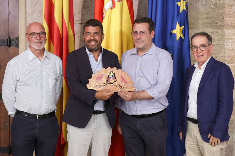 Mazn se rene con el Gremio de Maestros Abaniqueros de Valencia. EPDA