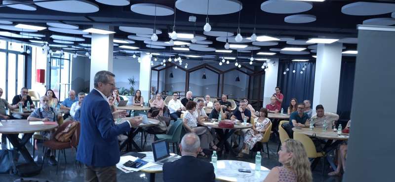 El comisionado, Jos Mara ngel, durante el encuentro con empresarios. EPDA