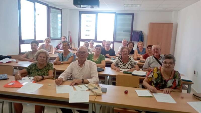 Els alumnes de lEscola Municipal dAdults de Bonreps i Mirambell. EPDA