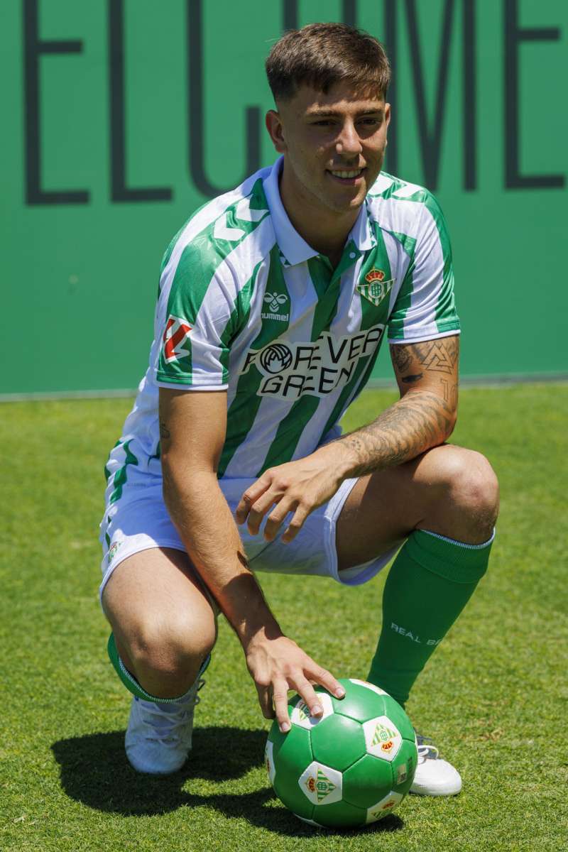 Losada hace un ao en su presentacin como jugador del Betis. EFEJulio MuozARCHIVO
