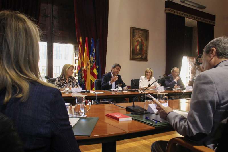 El president de la Generalitat, Carlos Mazn, preside la reunin del pleno del Consell celebrada este lunes en Elche. EFEMorell
