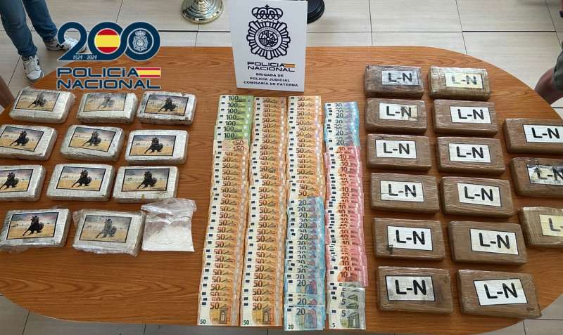 Material que se ha incautado durante la operacin. EPDA