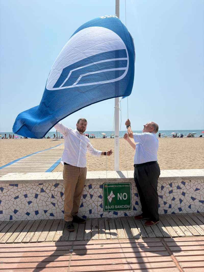 Lhissat de la bandera a les platges de La Pobla de Farnals. EPDA