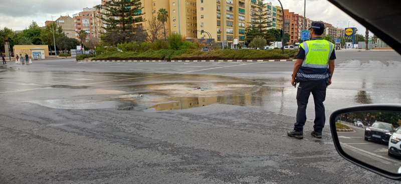 Situacin de una de las calles afectadas por la rotura de la tubera tras suceder la avera.EPDA