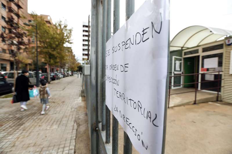 Colegio valenciano cerrado por suspensin de la actividad escolar por lluvias. EFEManuel BruqueArchivo