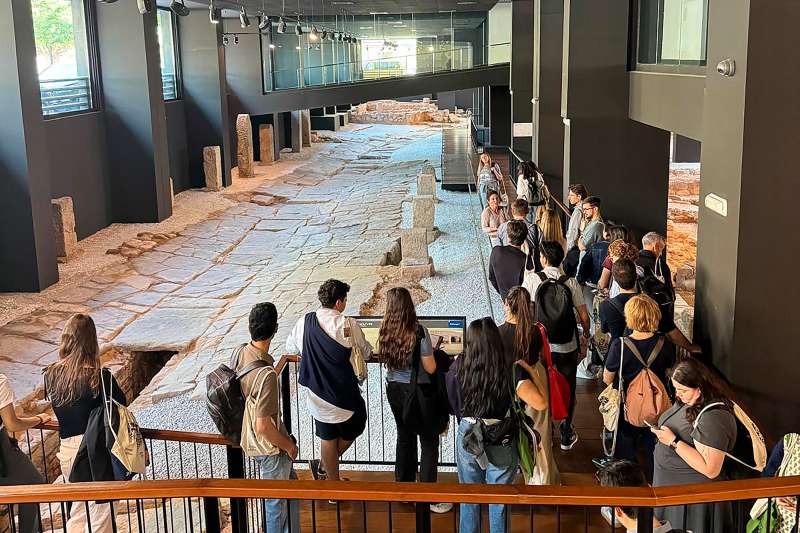 Los monumentos saguntinos reciben la visita de un grupo internacional de estudiantes de conservaci�n del patrimonio.  EPDA