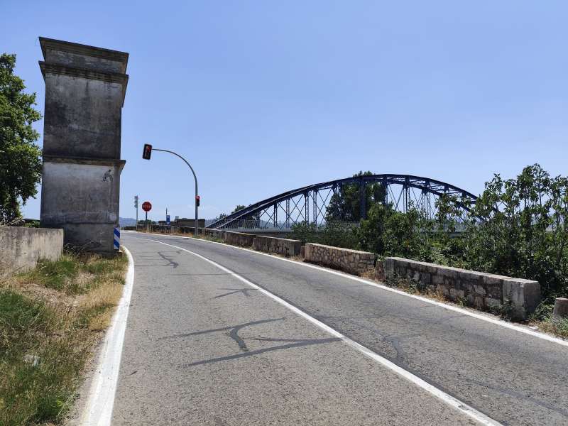 La intervencin tiene como objetivo la mejora de la seguridad vial de los viandantes, dado el trfico peatonal existente en la zona