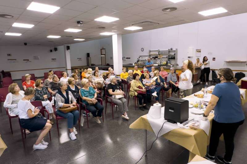 Taller de cuina saludable celebrat a Picassent dins de la Setmana de l envelliment actiu /EPDA