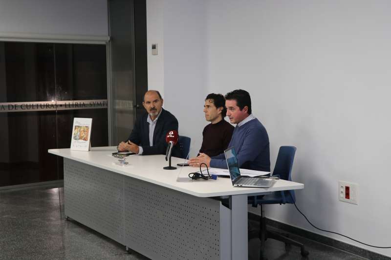 Rafael Valcárcel, Joanma Miguel y Paco García durante la presentación del proyecto en la Oficina de Turisme Llíria. /EPDA