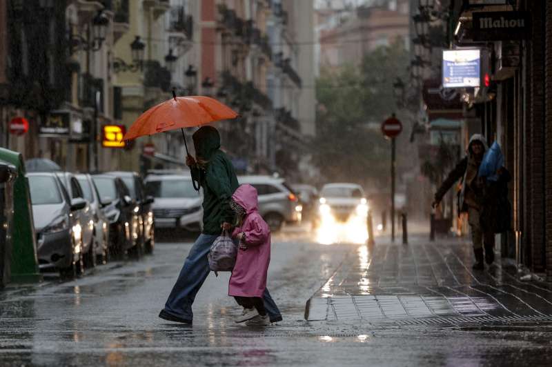 Tormenta en la ciudad de Valencia.  EFEManuel BruqueArchivo