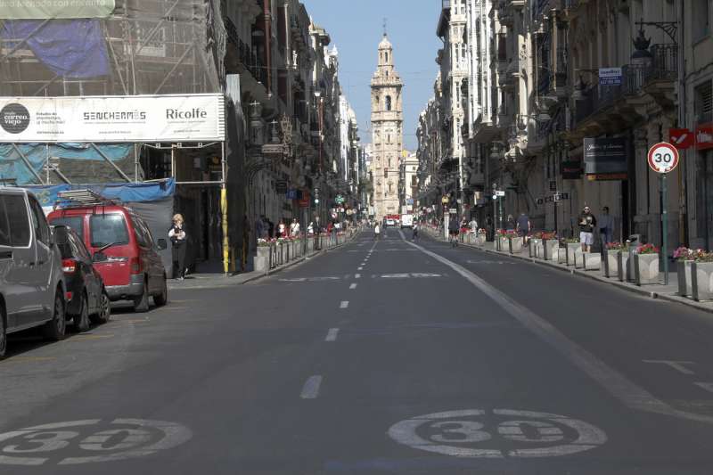 Imagen de archivo de la céntrica calle de la Paz, en Valencia.EFE/ Juan Carlos Cárdenas
