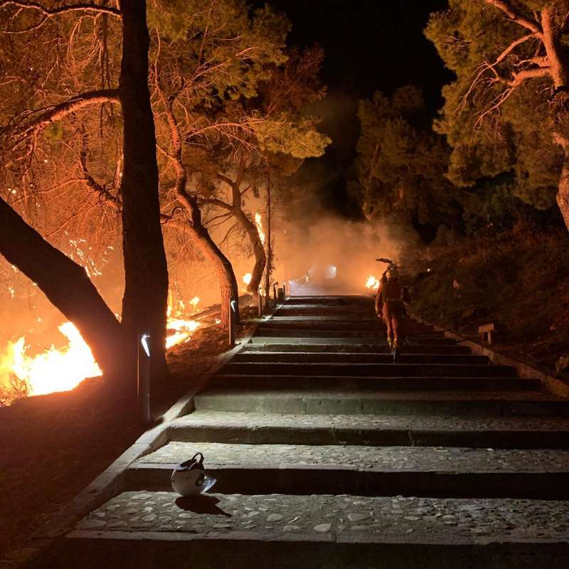 Imagen del incendio difundida por el Ayuntamiento de Benifairó de les Valls en redes sociales. 