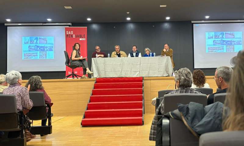 Un instante durante el coloquio sobre el biometano en el centro multiusos de Ll�ria. EPDA
