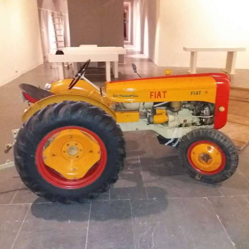 Detalle del tractor. /  Archivo Familia Mínguez Bori.