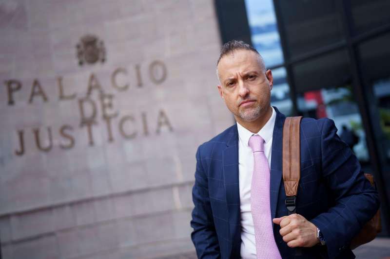 El abogado Diego Costa, en la Audiencia Provincial de Santa Cruz de Tenerife. EFE/Ramón de la Rocha
