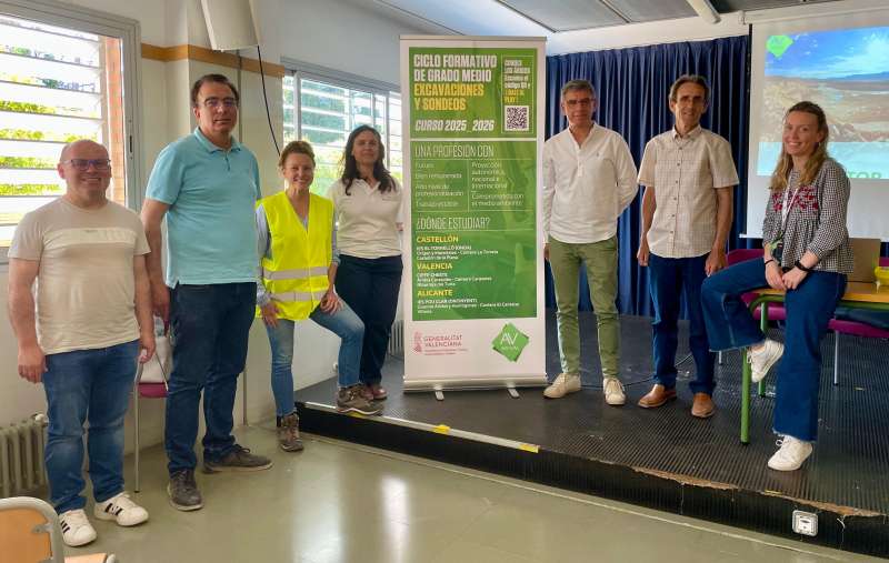 Presentacin del grado en el IES Pou Clar de Ontinyent.  EPDA 