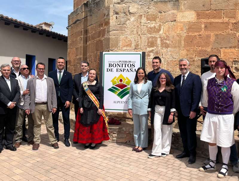Acto institucional de presentaci�n del cartel que certifica la entrada de Alpuente en la red de Los Pueblos m�s Bonitos de Espa�a. 
