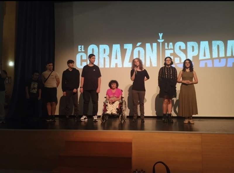 Los componentes del club recogen el premio. EPDA