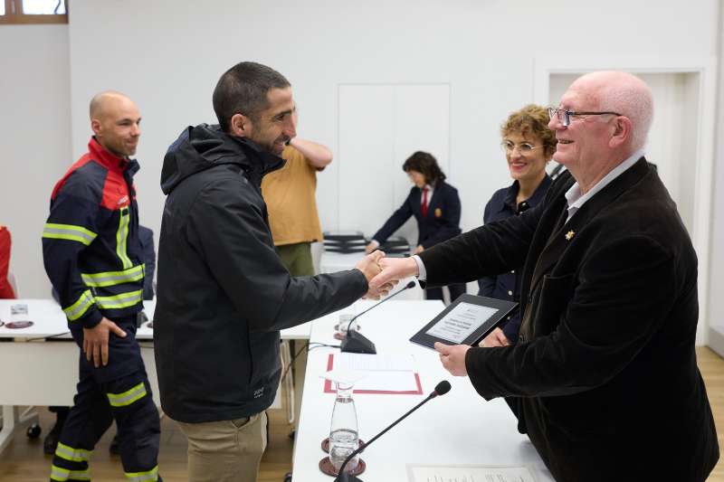 Entrega de medalles per lajuda de la dana. EPDA