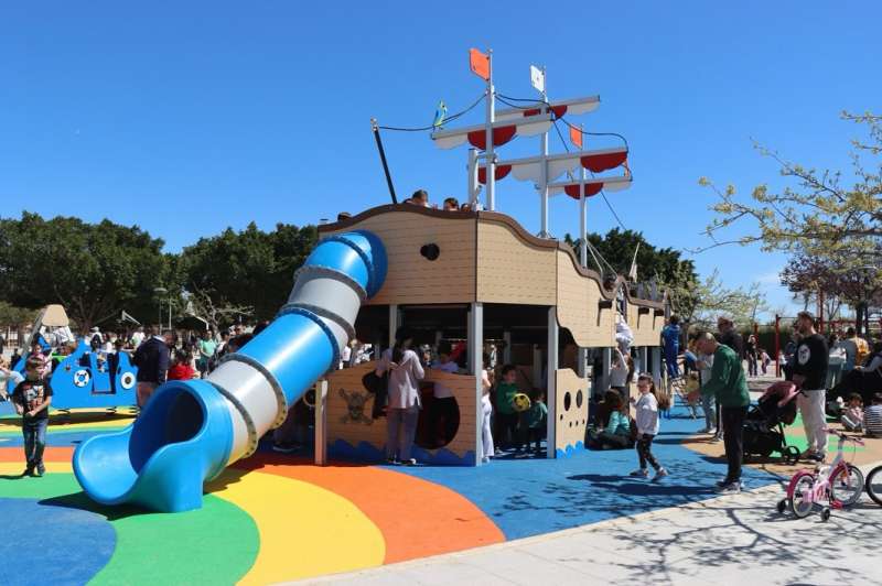Parque infantil en Torrent.  EPDA